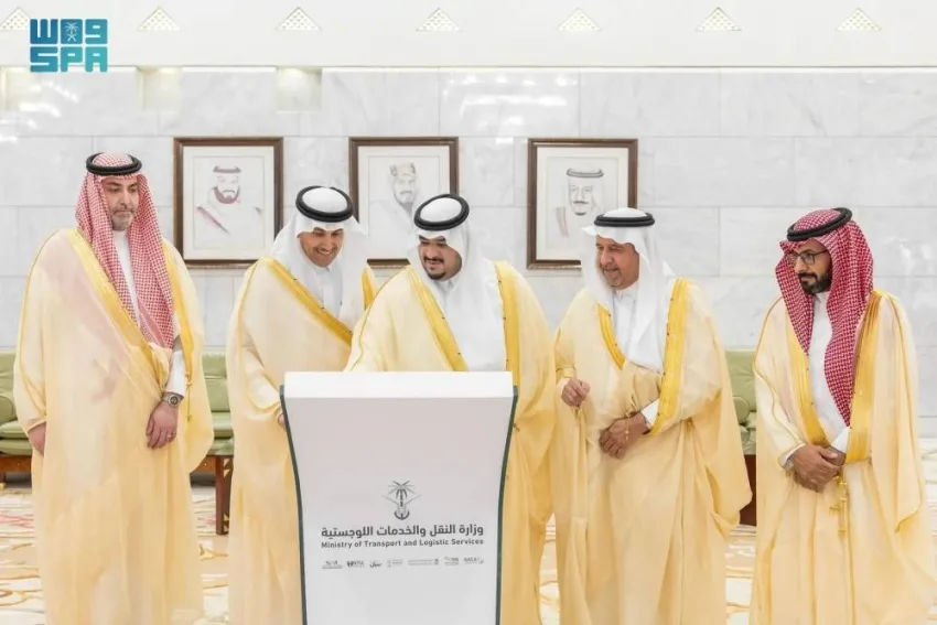 نائب أمير الرياض يطلق ستة مشاريع طرق في المنطقة بتكلفة تصل إلى 380 مليون ريال نائب أمير الرياض يطلق ستة مشاريع طرق في المنطقة بتكلفة تصل إلى 380 مليون ريال