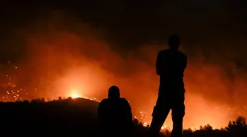 سوريا: مئات الأشخاص ي fleeing بسبب حرائق الغابات وتواجد فرق الأمم المتحدة لتقدير الأضرار.