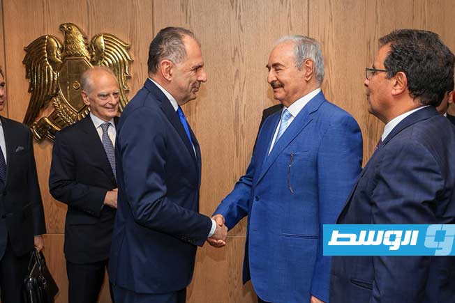 لقاء المشير خليفة حفتر مع وزير الخارجية اليوناني والوفد المرافق له، الأحد 6 يوليو 2025. (القيادة العامة)