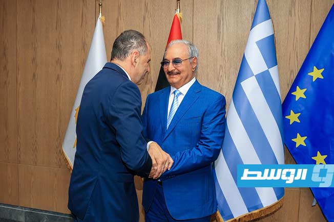 لقاء المشير خليفة حفتر مع وزير الخارجية اليوناني والوفد المرافق له، الأحد 6 يوليو 2025. (القيادة العامة)