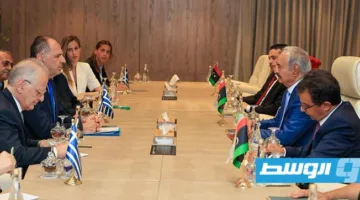 حفتر يطلب من الشركات اليونانية المشاركة في المشاريع التنموية في ليبيا