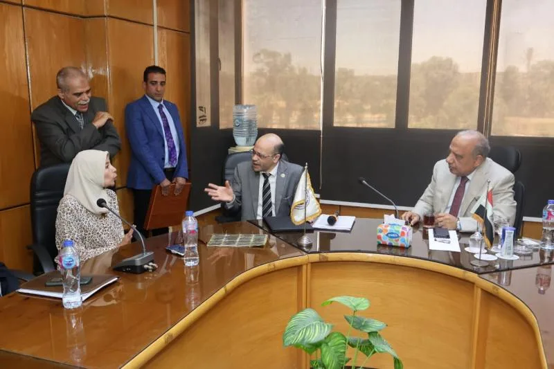 وزير الكهرباء يزور الهيئة النووية ويستعرض المشاريع الحالية. وزير الكهرباء يزور الهيئة النووية ويستعرض المشاريع الحالية.