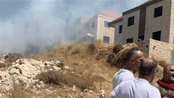 بالتعاون مع الجيش والبلديات… السيطرة على حريق قريب من المنازل بالتعاون مع الجيش والبلديات… السيطرة على حريق قريب من المنازل