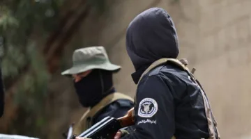 مطلوبون عند الحدود مع العراق: تقرير سعودي يشير إلى ضعف القوات السورية الجديدة.
