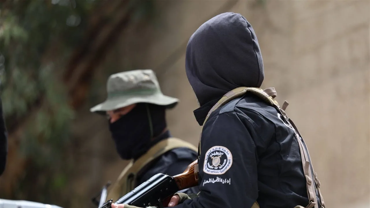 مطلوبون عند الحدود مع العراق: تقرير سعودي يشير إلى ضعف القوات السورية الجديدة. مطلوبون عند الحدود مع العراق: تقرير سعودي يشير إلى ضعف القوات السورية الجديدة.