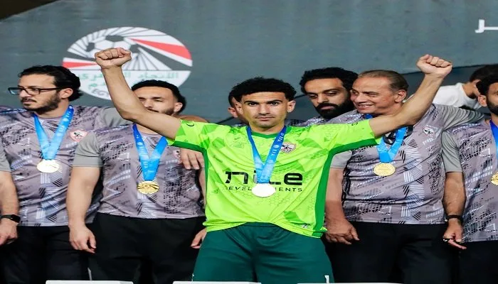لاعبو الزمالك يحتفلون بعيد ميلاد عواد خلال أول تدريب مع فيريرا لاعبو الزمالك يحتفلون بعيد ميلاد عواد خلال أول تدريب مع فيريرا