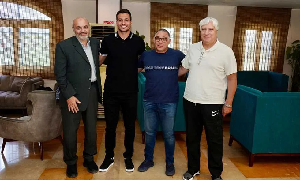 عبد الناصر محمد: أركز حالياً على عملي في الزمالك ولا أعرف سبب تصريحات رئيس إنبي. عبد الناصر محمد: أركز حالياً على عملي في الزمالك ولا أعرف سبب تصريحات رئيس إنبي.