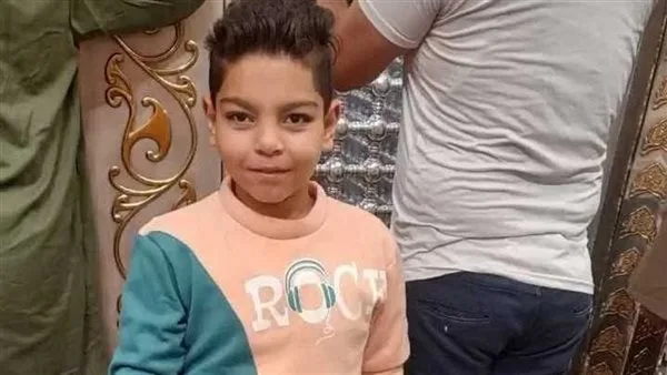 جريمة مروعة في الفيوم.. سجن الأب وزوجته وابنته بتهمة قتل طفل صغير جريمة مروعة في الفيوم.. سجن الأب وزوجته وابنته بتهمة قتل طفل صغير