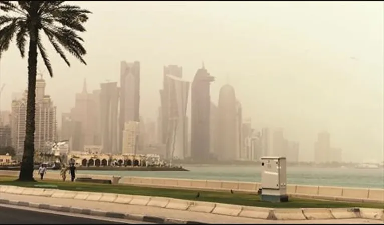 الأرصاد تعلن: سحب غبارية تتجه نحو شمال شبه الجزيرة العربية وستؤثر على قطر غدًا