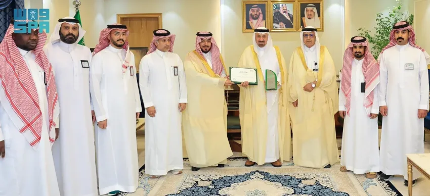 أمير نجران يشيد بإنجاز فريق كفاءة الطاقة في الإمارة بتحقيقه نسبة 100% في بطاقة الأداء.