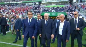 جماهير جزائرية تردد في “ملعب مانديلا”: أرسلونا إلى فلسطين لمواجهة الاحتلال (فيديو)
