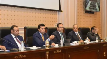 نواب لجنة الشباب والرياضة يطرحون تساؤلات حول مفهوم النادي الخاص، ومستشار الوزير لا يقدم إجابة.