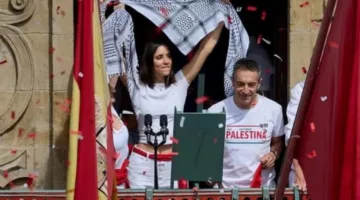 هتافات نصرة لفلسطين تثير الأجواء في انطلاق مهرجان الثيران الشهير بإسبانيا
