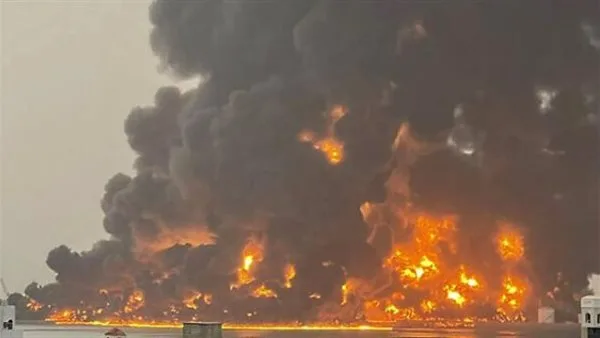 تقارير إسرائيلية: الطائرات الحربية قصفت الحديدة بـ 20 صاروخاً ثقيلًا والهجوم متواصل. تقارير إسرائيلية: الطائرات الحربية قصفت الحديدة بـ 20 صاروخاً ثقيلًا والهجوم متواصل.