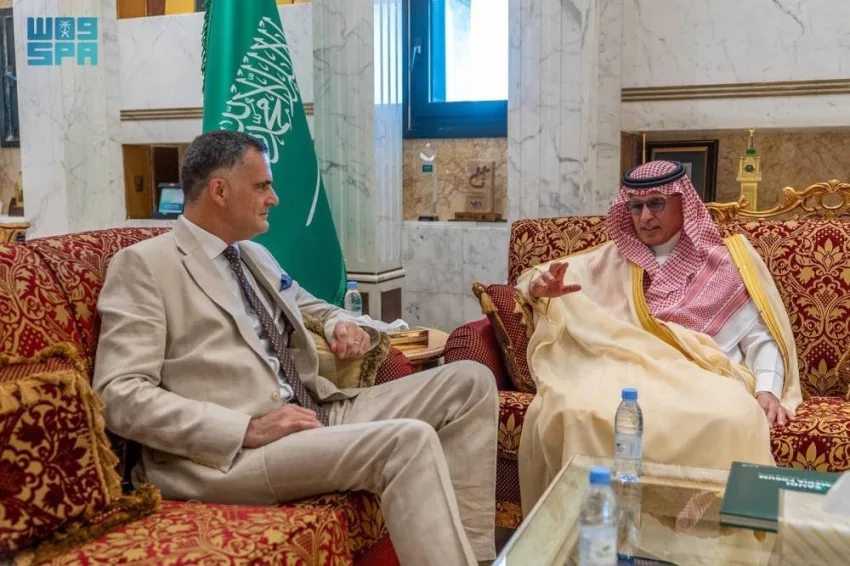 الحارثي يناقش سبل التعاون الإعلامي مع سفير الاتحاد الأوروبي الحارثي يناقش سبل التعاون الإعلامي مع سفير الاتحاد الأوروبي