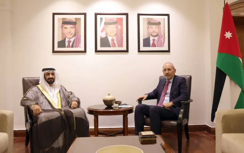 وزير الخارجية الأردني ورئيس البرلمان العربي يستعرضان الأوضاع الإقليمية