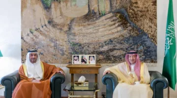 الخريجي يناقش القضايا المشتركة مع سفير الإمارات