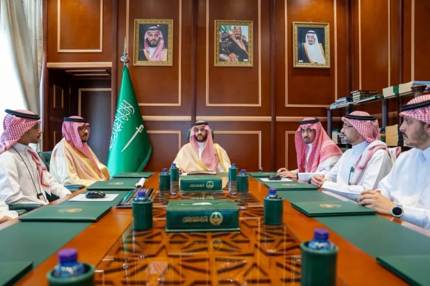 نائب أمير حائل يستعرض استراتيجيات ومبادرات هيئة تطوير المنطقة نائب أمير حائل يستعرض استراتيجيات ومبادرات هيئة تطوير المنطقة