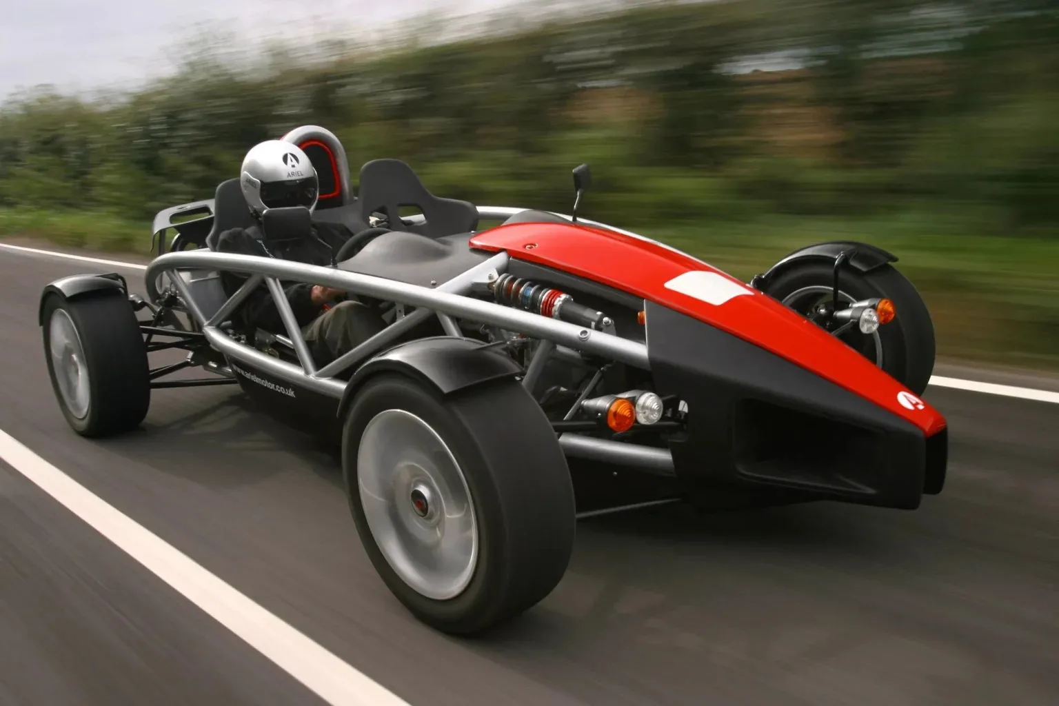بمحرك بقوة 525 حصانًا.. تسارع رائع للسيارة Ariel Atom | صور