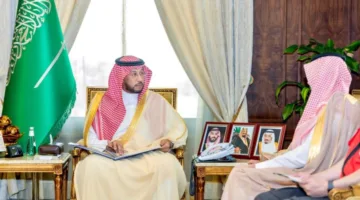 نائب أمير عسير يتفقد إنجازات فرع الهلال الأحمر في المنطقة