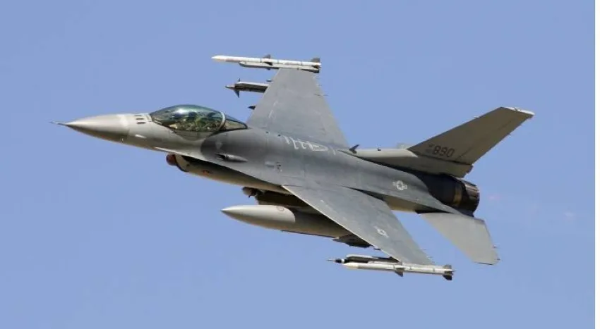 «طائرة F-16 تت intercept طائرة بالقرب من نادي ترامب للجولف» «طائرة F-16 تت intercept طائرة بالقرب من نادي ترامب للجولف»