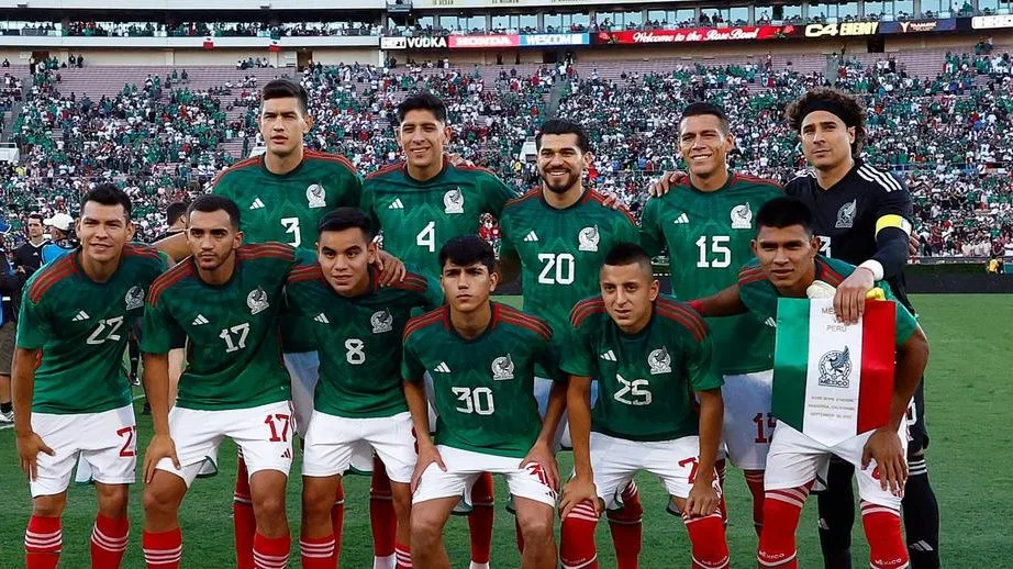 المكسيك تظفر بكأس الكونكاكاف الذهبية بعد انتصارها على أمريكا 2-1 المكسيك تظفر بكأس الكونكاكاف الذهبية بعد انتصارها على أمريكا 2-1