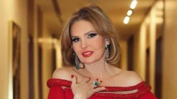 يسرا ترسل تحية إلى عادل إمام بعد عرضه مع عائلته.. خاص يسرا ترسل تحية إلى عادل إمام بعد عرضه مع عائلته.. خاص