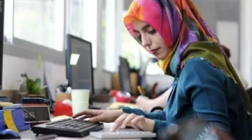 هل مسموح للمرأة العمل دون موافقة زوجها؟.. الفتوى توضح الأمر
