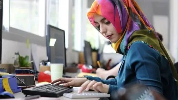 هل مسموح للمرأة العمل دون موافقة زوجها؟.. الفتوى توضح الأمر هل مسموح للمرأة العمل دون موافقة زوجها؟.. الفتوى توضح الأمر