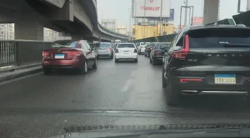 استكشف حالة الحركة المرورية في شوارع وميادين القاهرة والجيزة اليوم