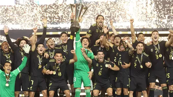 منتخب المكسيك يتوج بلقب كأس الذهب للكونكاكاف 2025 بعد انتصاره على الولايات المتحدة منتخب المكسيك يتوج بلقب كأس الذهب للكونكاكاف 2025 بعد انتصاره على الولايات المتحدة