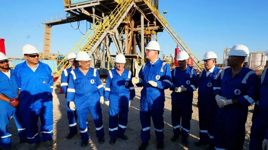 وزير البترول والثروة المعدنية يقوم بجولة تفقدية في موقع بئر “بيجونا-2”