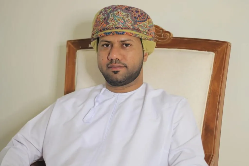 الفنان التشكيلي فهد المعمري: الطبيعة العمانية المتنوعة تلهم الإبداع البصري الفنان التشكيلي فهد المعمري: الطبيعة العمانية المتنوعة تلهم الإبداع البصري