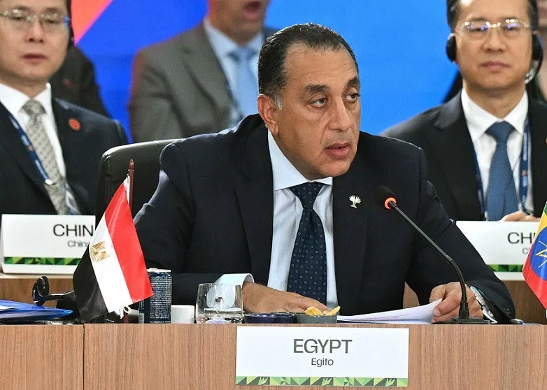 رئيس الوزراء: تعزيز الجهود لتسهيل التسويات المالية بالعملات المحلية رئيس الوزراء: تعزيز الجهود لتسهيل التسويات المالية بالعملات المحلية