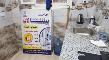 إغلاق وزارت الصحة لمنشأتين طبيتين بدون ترخيص وضبط أشخاص انتحلوا صفة طبيب