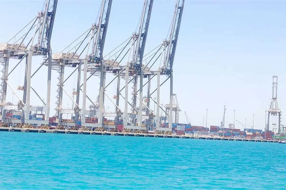 ميناء السخنة: مشروع وطني كبير لتحويل مصر إلى محور عالمي للتجارة والخدمات اللوجستية ميناء السخنة: مشروع وطني كبير لتحويل مصر إلى محور عالمي للتجارة والخدمات اللوجستية