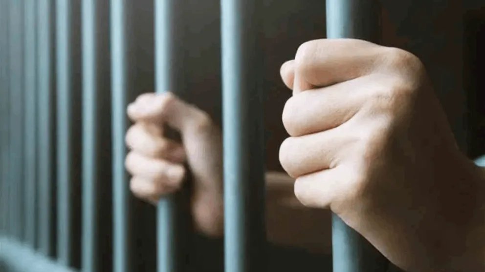 إطلاق نار على محطة تعبئة الوقود.. القبض على المشتبه به من قبل الأجهزة الأمنية. إطلاق نار على محطة تعبئة الوقود.. القبض على المشتبه به من قبل الأجهزة الأمنية.