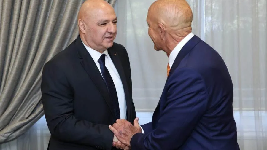 الرئيس اللبناني يستقبل المندوب الأمريكي توماس باراك الرئيس اللبناني يستقبل المندوب الأمريكي توماس باراك