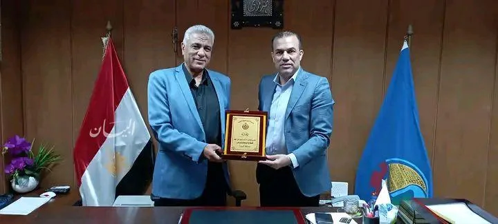 وكيل وزارة الصحة بالبحيرة يكرم الدكتور أحمد الجميل لتقاعده بعد بلوغه السن القانوني. وكيل وزارة الصحة بالبحيرة يكرم الدكتور أحمد الجميل لتقاعده بعد بلوغه السن القانوني.