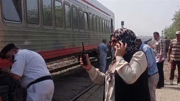السكك الحديدية مستمرة في إزالة آثار حادث قطار “عرب الرمل” في المنوفية السكك الحديدية مستمرة في إزالة آثار حادث قطار “عرب الرمل” في المنوفية