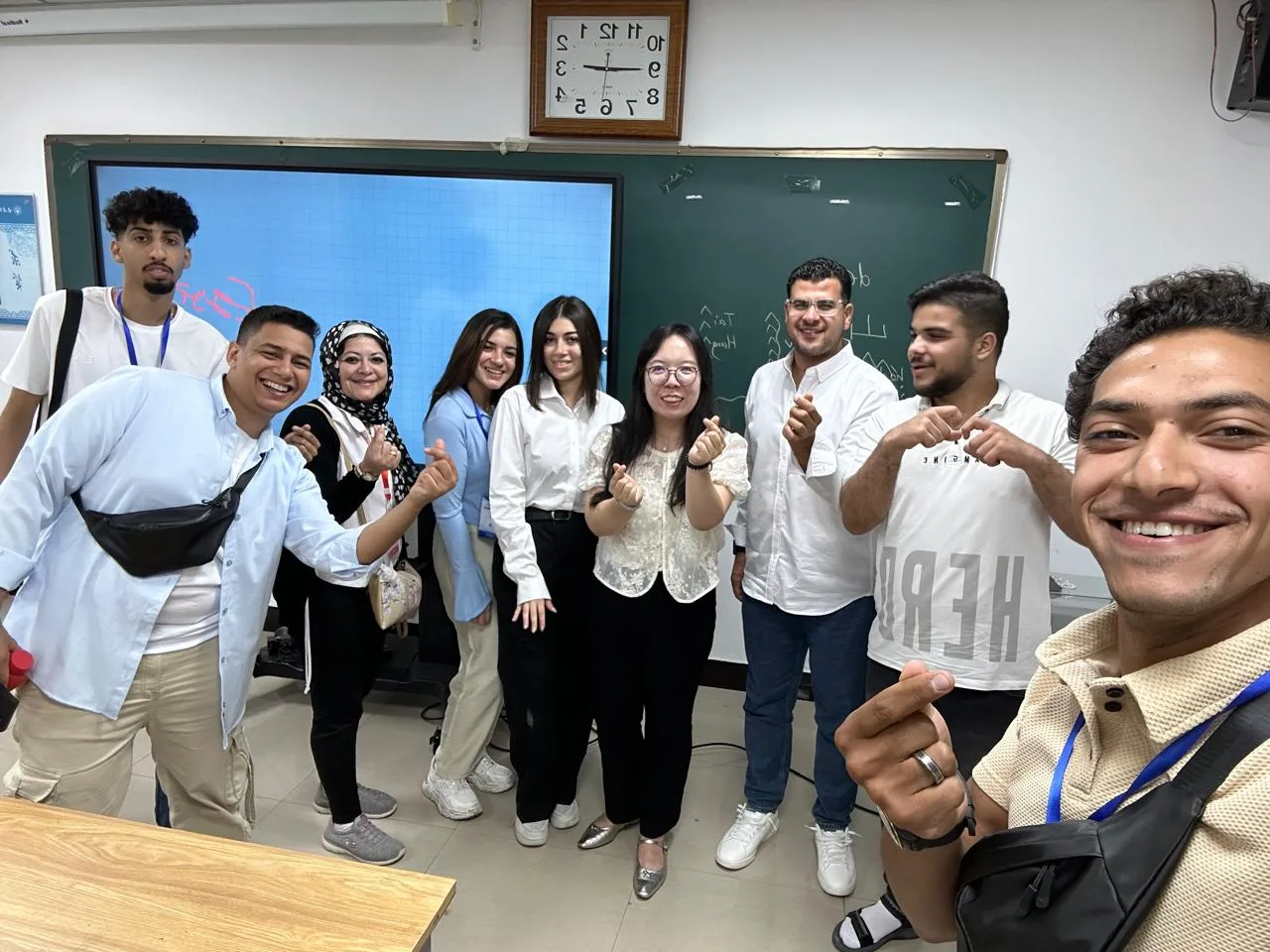 تدريب صيفي في بكين لطلاب كلية الهندسة في الجامعة الصينية المصرية.. صور
