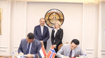 مصر للألومنيوم تبرم عقدًا مع شركة سكاتك النرويجية لبدء العمل على محطة الطاقة الشمسية في نجع حمادي.