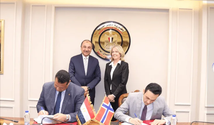 مصر للألومنيوم تبرم عقدًا مع شركة سكاتك النرويجية لبدء العمل على محطة الطاقة الشمسية في نجع حمادي. مصر للألومنيوم تبرم عقدًا مع شركة سكاتك النرويجية لبدء العمل على محطة الطاقة الشمسية في نجع حمادي.