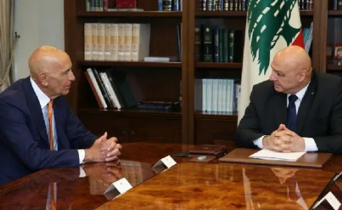 لبنان يقدم للمبعوث الأمريكي “اقتراحات لحل شامل” تتعلق بمطالب واشنطن لبنان يقدم للمبعوث الأمريكي “اقتراحات لحل شامل” تتعلق بمطالب واشنطن