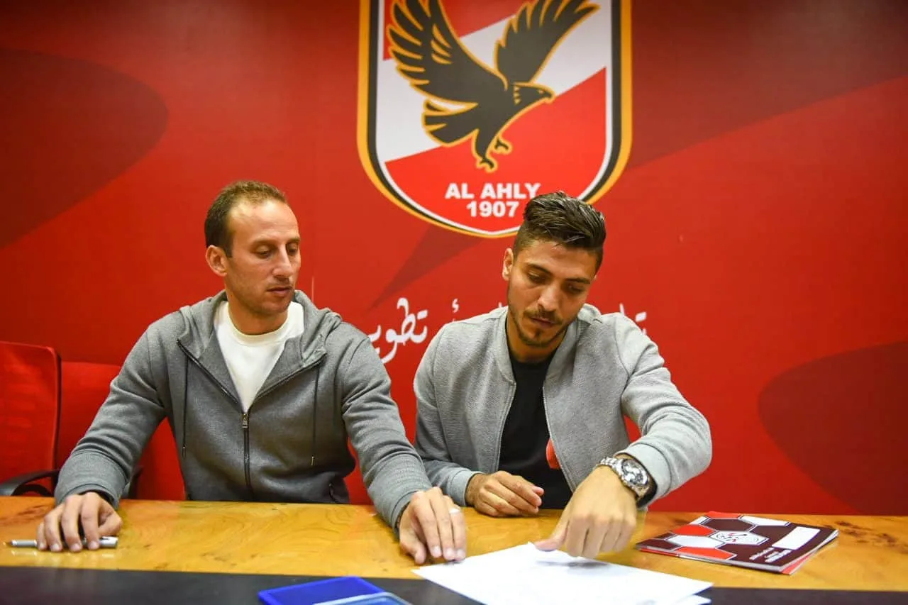 توجيه ضربة قاسية للزمالك من الأهلي بعد وقوع محمد شريف في الفخ توجيه ضربة قاسية للزمالك من الأهلي بعد وقوع محمد شريف في الفخ