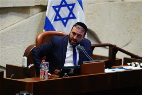 حظر دخول ناشط يهودي إلى إسرائيل بعد لقائه مع وزير خارجية إيران حظر دخول ناشط يهودي إلى إسرائيل بعد لقائه مع وزير خارجية إيران