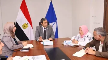 محافظ دمياط يتناول وضع مشروعات الطرق والجسور.