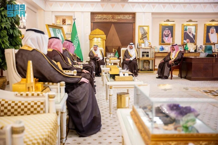 أمير القصيم يرحب برئيس مجلس إدارة “موهبة” والفريق المرافق له أمير القصيم يرحب برئيس مجلس إدارة “موهبة” والفريق المرافق له