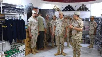 الفريق أحمد خليفة، رئيس أركان حرب القوات المسلحة، يزور معهد ضباط الصف المعلمين لتفقد النظام التعليمي واللقاء بأعضاء هيئتي التدريس والطلاب.