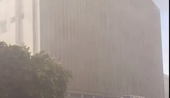 أول لقطات من حريق مبنى سنترال رمسيس في القاهرة.. تابعوا معنا
